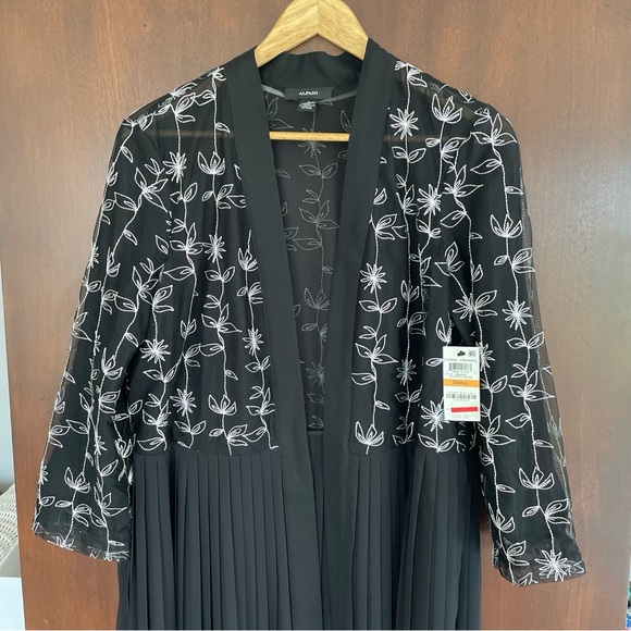 NWT Alfani Pleated Embroidered Side Split Long Sheer kimono - Picture 16 of 16